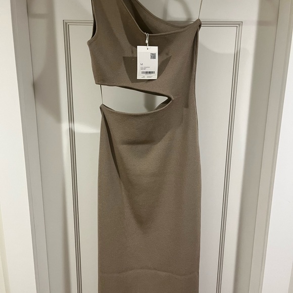 Oak + Fort One Shoulder MIDI Dress with Cutout - Picture 8 of 9